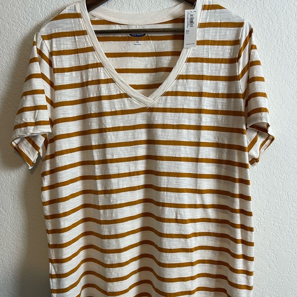 Old Navy Tops - ✨NWT Old navy t-shirt✨ Cream and Mustard stripe.